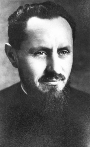 Tit Liviu Chinezu (n. 22 iunie 1904, Iernuţeni, Comitatul Mureş-Turda, din alte surse Huduc, azi Maioreşti, Comitatul Alba de Jos, azi în judeţul Mureş – d. 15 ianuarie 1955, Închisoarea Sighet) a fost profesor la Academia Teologică din Blaj, episcop martir al Bisericii Române Unite cu Roma (greco-catolică). A fost beatificat de papa Francisc în anul 2019. Este sărbătorit în Biserica Catolică în data 2 iunie - foto preluat de pe ro.wikipedia.org
