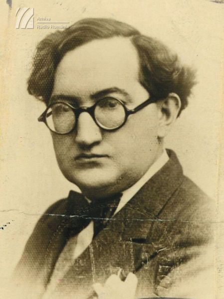 Perpessicius - Dumitru S. Panaitescu (n. 21 octombrie 1891, Brăila, d. 29 martie 1971, București) istoric și critic literar, folclorist, eseist și poet român, cercetător și editor al operei eminesciene, membru titular al Academiei Române - foto preluat de pe www.radio-arhive.ro
