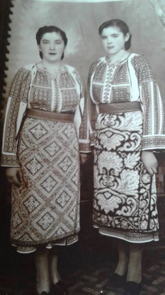Câmpulung Muscel, perioada interbelică. via Bizon Victoria #PrimiteDeLaVoi. Ziua Națională a Portului Tradițional din România - foto preluat de pe www.facebook.com/@MuzeulTaranului
