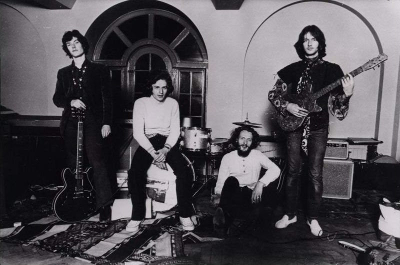 Blind Faith (1969) - De la stânga la dreapta: Steve Winwood, Ric Grech, Ginger Baker, Eric Clapton - foto preluat de pe en.wikipedia.org