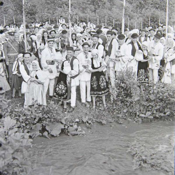 "Udatul Nevestelor" de la Hodac (în a doua zi de Rusalii) - foto preluat de pe agerpres.ro